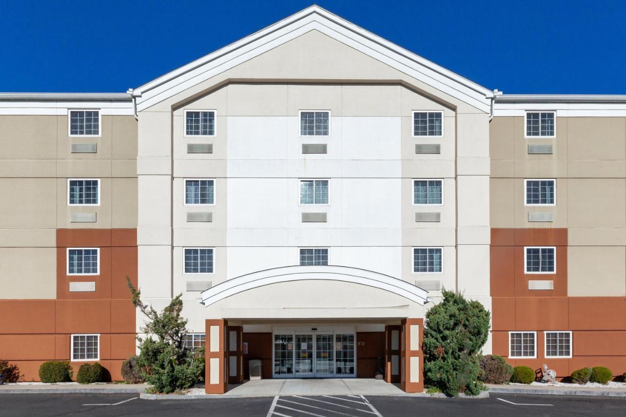 Candlewood Suites-West Springfield, An Ihg Hotel Exterior photo